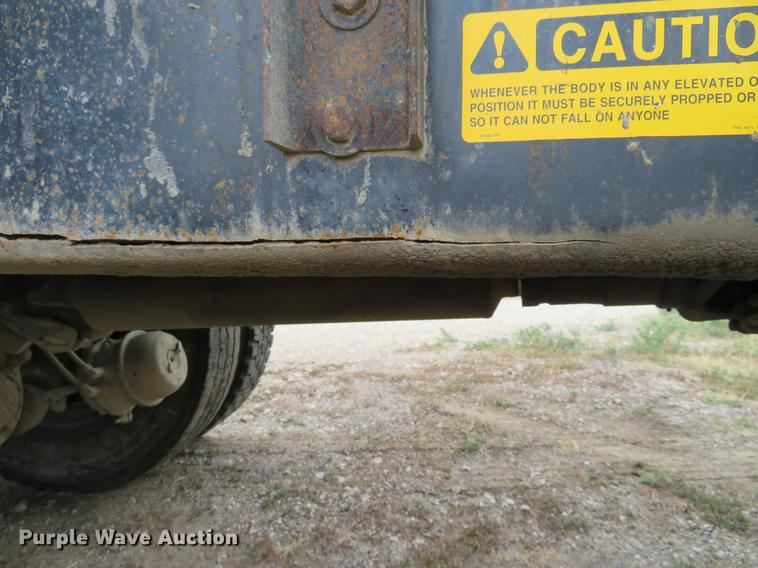 image for item EJ9676 1994 Ford LT8000 dump truck