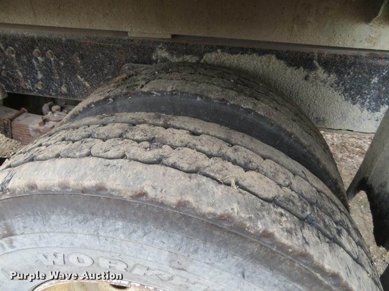 image for item EJ9676 1994 Ford LT8000 dump truck