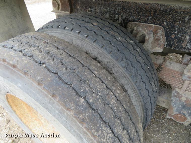 image for item EJ9676 1994 Ford LT8000 dump truck