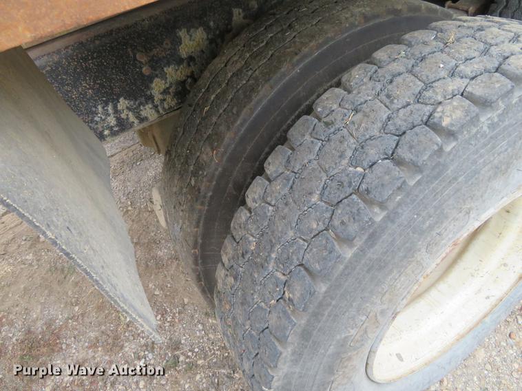 image for item EJ9676 1994 Ford LT8000 dump truck