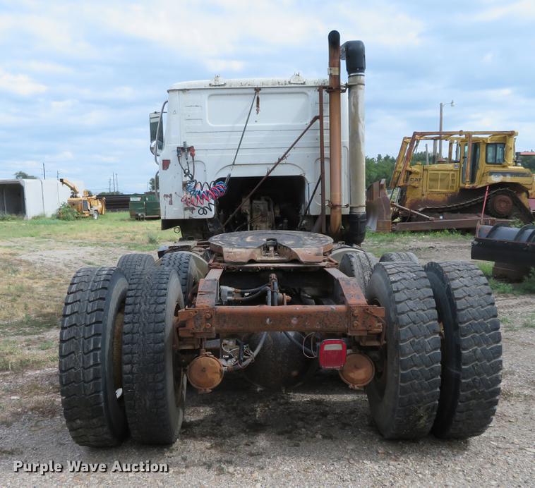 image for item EJ9677 1977 International Transtar II semi truck
