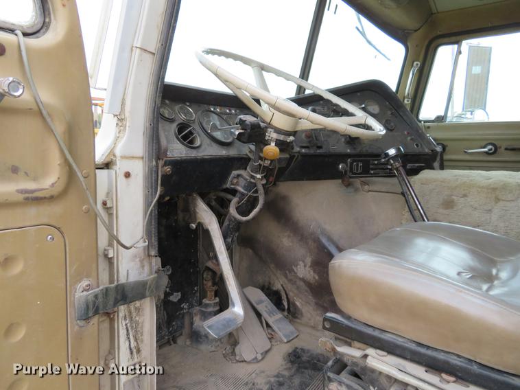 image for item EJ9677 1977 International Transtar II semi truck