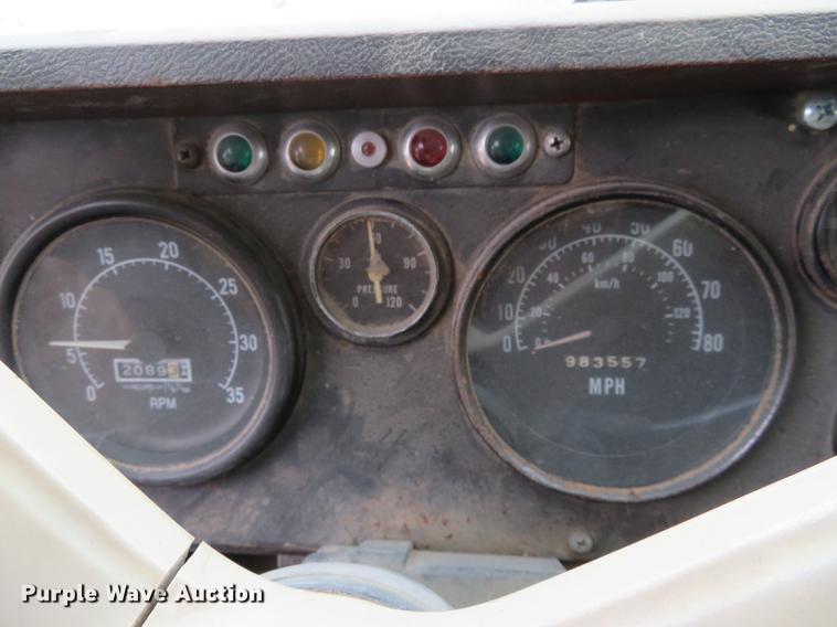 image for item EJ9677 1977 International Transtar II semi truck