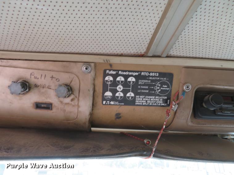 image for item EJ9677 1977 International Transtar II semi truck