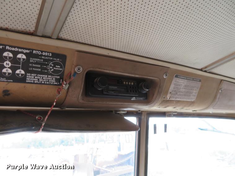 image for item EJ9677 1977 International Transtar II semi truck