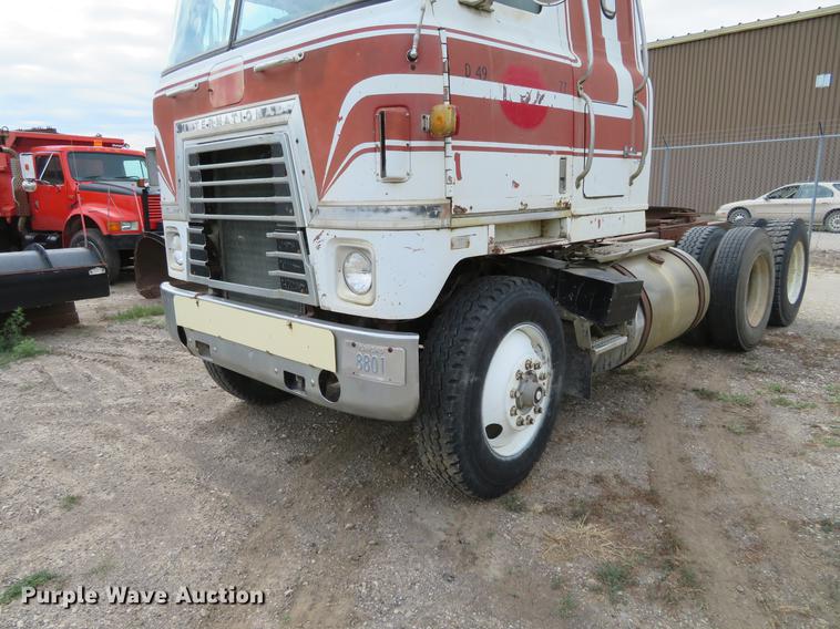 image for item EJ9677 1977 International Transtar II semi truck