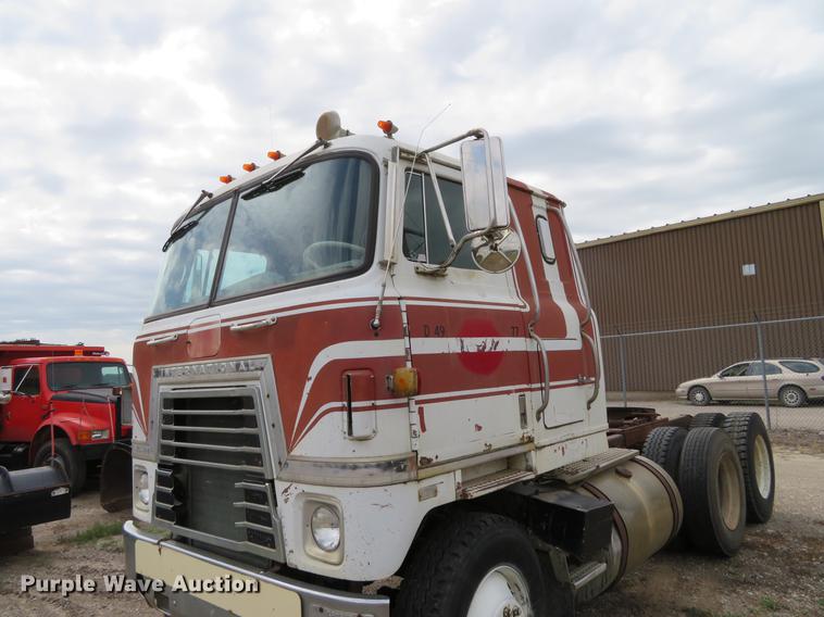 image for item EJ9677 1977 International Transtar II semi truck