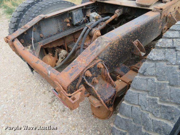 image for item EJ9677 1977 International Transtar II semi truck