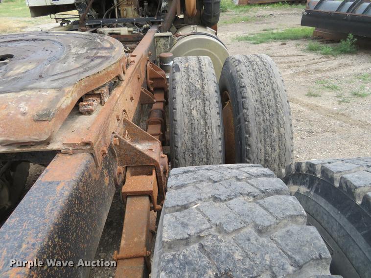 image for item EJ9677 1977 International Transtar II semi truck