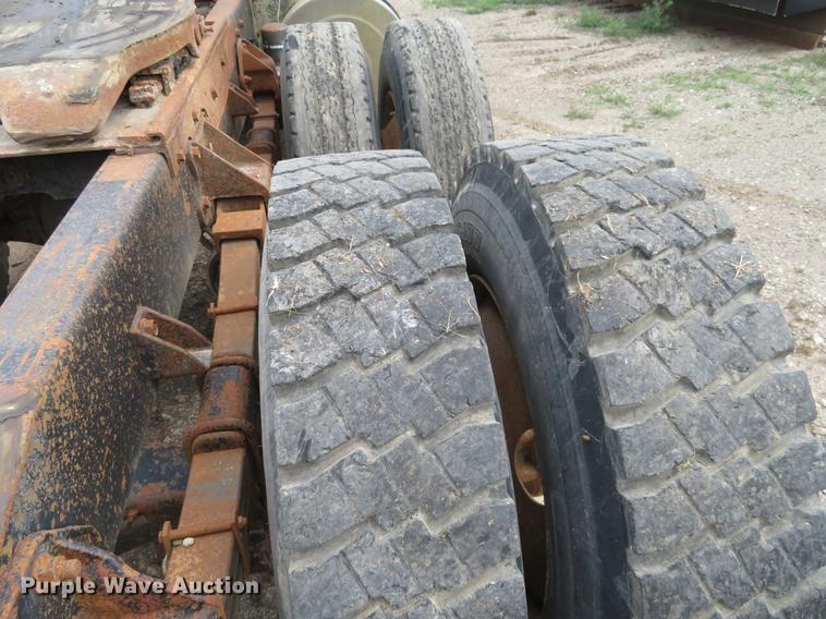 image for item EJ9677 1977 International Transtar II semi truck