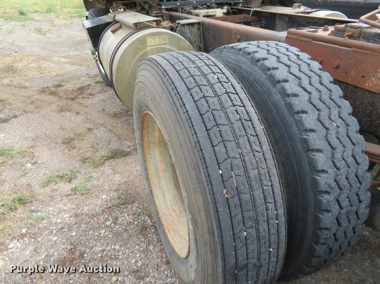 image for item EJ9677 1977 International Transtar II semi truck