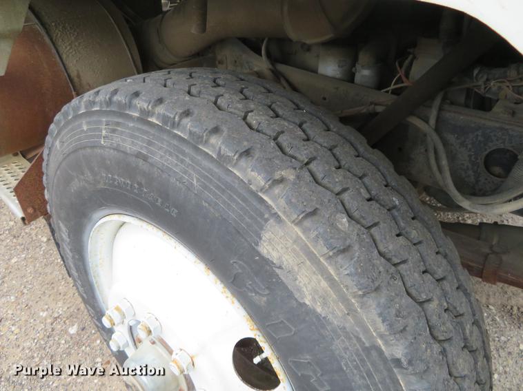 image for item EJ9677 1977 International Transtar II semi truck