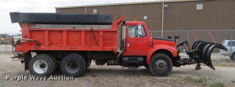 image for item EJ9678 1993 International 4900 dump truck