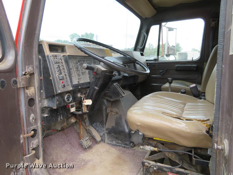 image for item EJ9678 1993 International 4900 dump truck