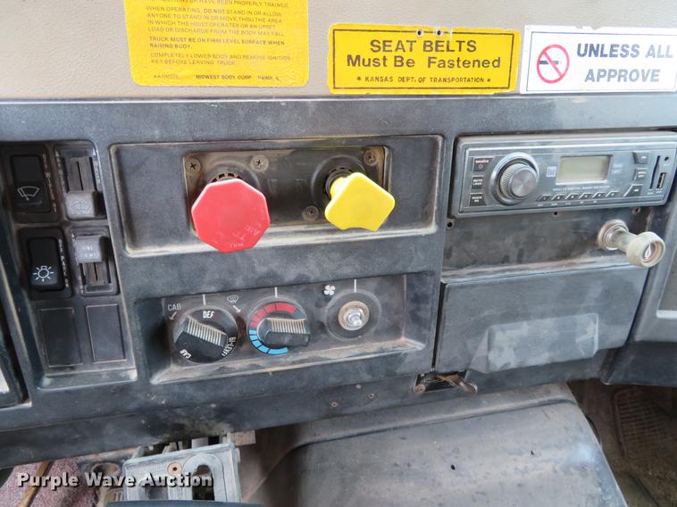 image for item EJ9678 1993 International 4900 dump truck