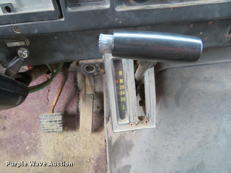 image for item EJ9678 1993 International 4900 dump truck