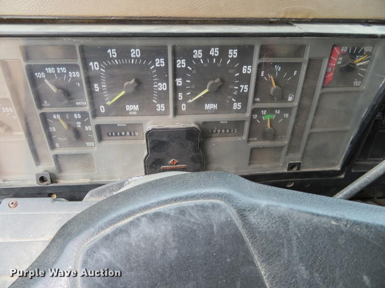 image for item EJ9678 1993 International 4900 dump truck