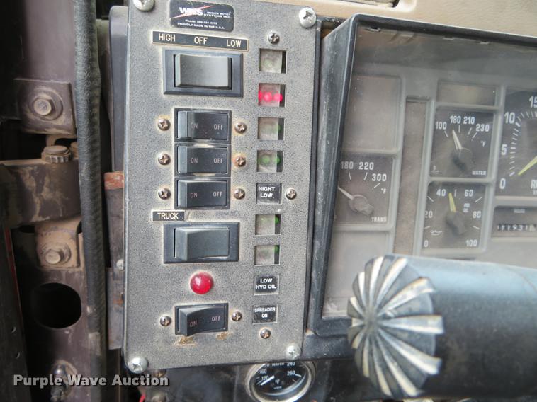 image for item EJ9678 1993 International 4900 dump truck