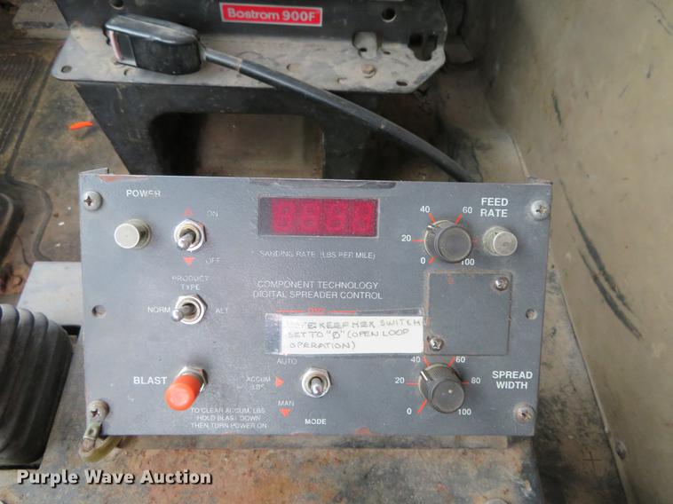 image for item EJ9678 1993 International 4900 dump truck