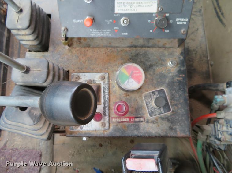 image for item EJ9678 1993 International 4900 dump truck