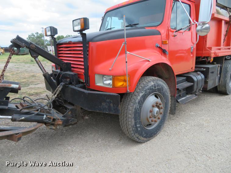 image for item EJ9678 1993 International 4900 dump truck