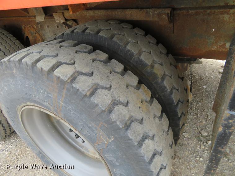 image for item EJ9678 1993 International 4900 dump truck