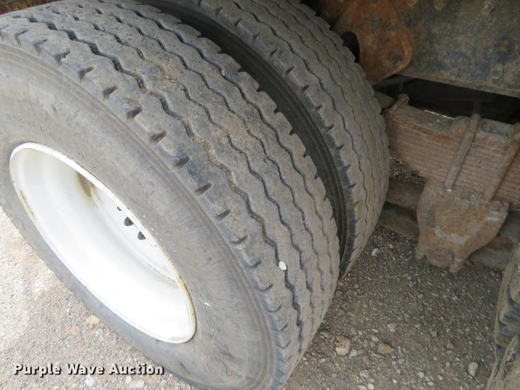 image for item EJ9678 1993 International 4900 dump truck