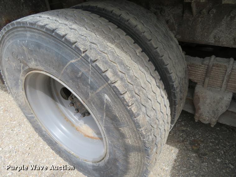 image for item EJ9678 1993 International 4900 dump truck