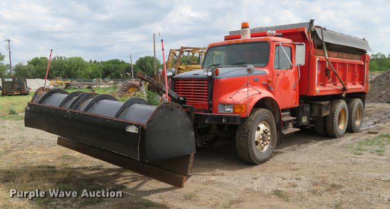 image for item EJ9679 1997 International 4900 dump truck