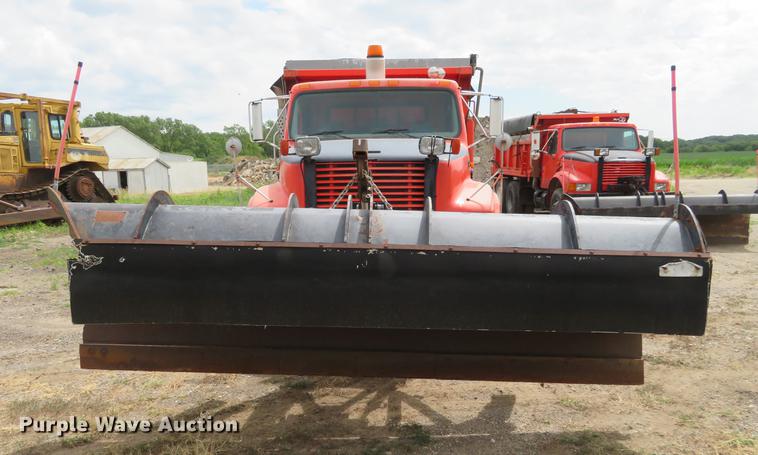 image for item EJ9679 1997 International 4900 dump truck