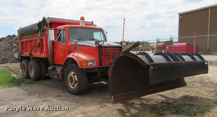 image for item EJ9679 1997 International 4900 dump truck