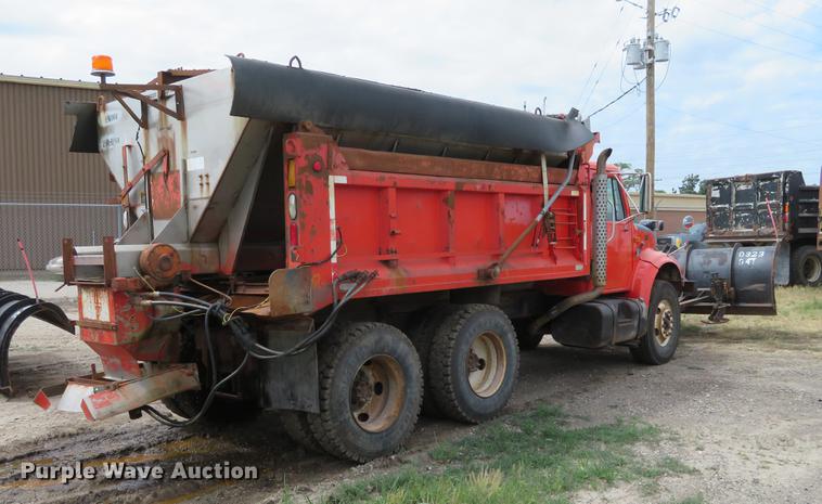 image for item EJ9679 1997 International 4900 dump truck