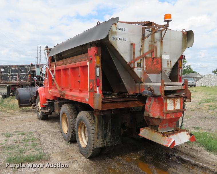 image for item EJ9679 1997 International 4900 dump truck