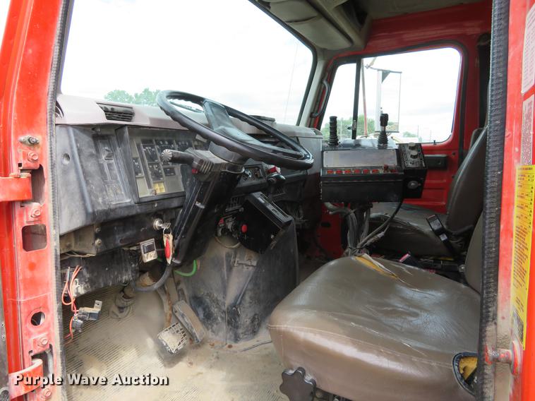 image for item EJ9679 1997 International 4900 dump truck