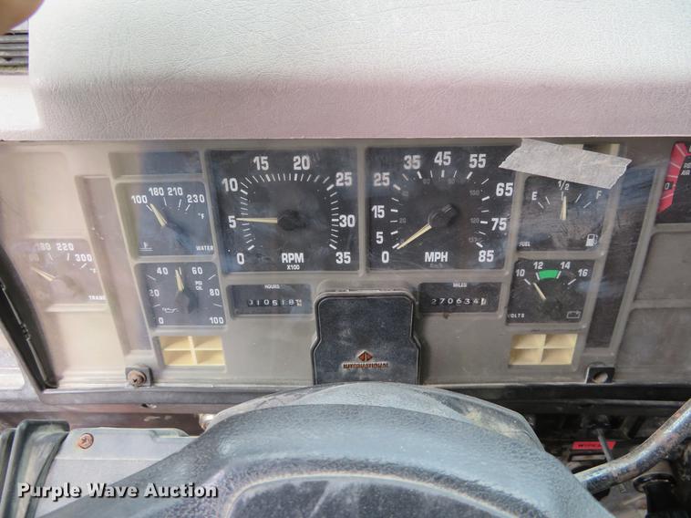 image for item EJ9679 1997 International 4900 dump truck