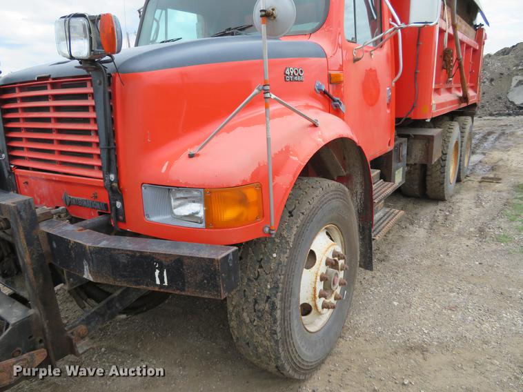 image for item EJ9679 1997 International 4900 dump truck