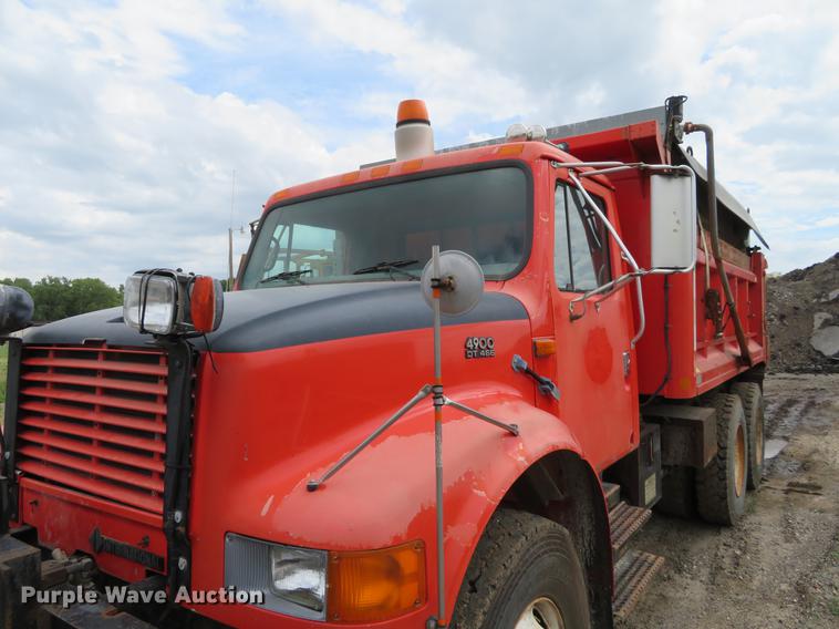 image for item EJ9679 1997 International 4900 dump truck