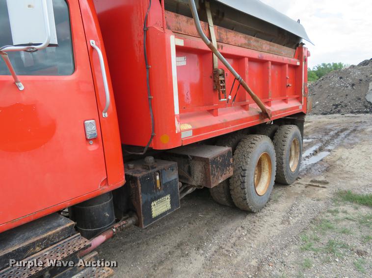 image for item EJ9679 1997 International 4900 dump truck