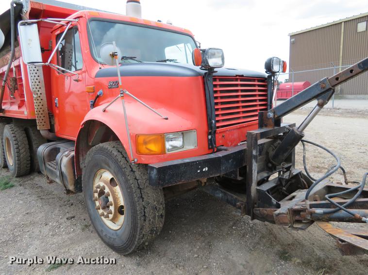image for item EJ9679 1997 International 4900 dump truck