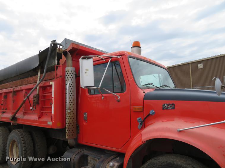 image for item EJ9679 1997 International 4900 dump truck