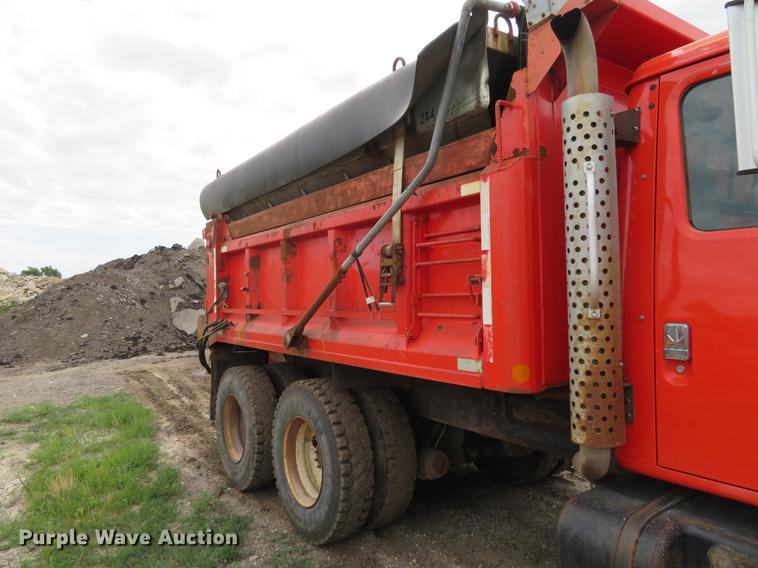 image for item EJ9679 1997 International 4900 dump truck