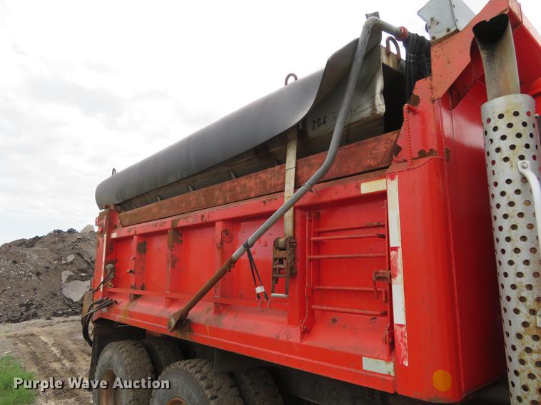 image for item EJ9679 1997 International 4900 dump truck