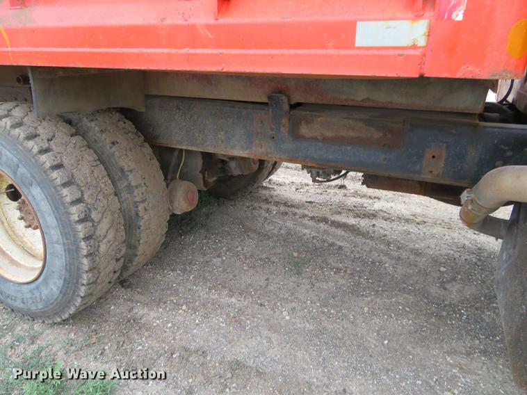 image for item EJ9679 1997 International 4900 dump truck