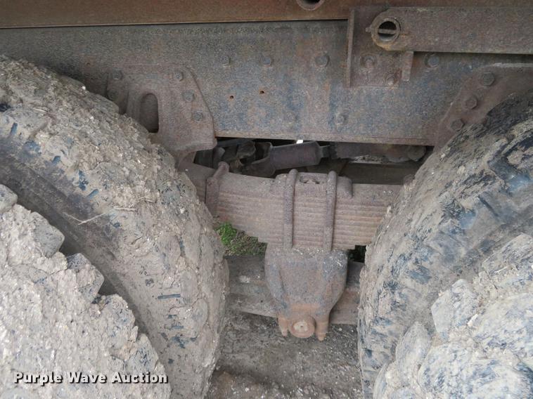 image for item EJ9679 1997 International 4900 dump truck