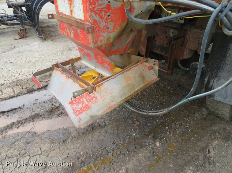 image for item EJ9679 1997 International 4900 dump truck