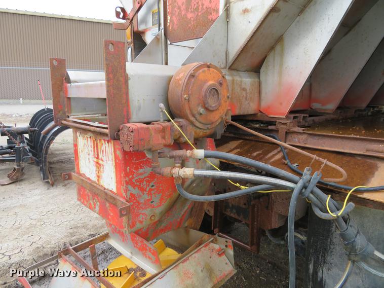 image for item EJ9679 1997 International 4900 dump truck