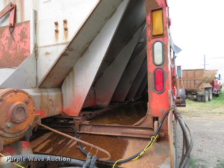 image for item EJ9679 1997 International 4900 dump truck