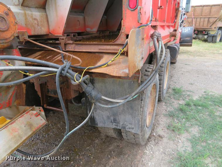 image for item EJ9679 1997 International 4900 dump truck