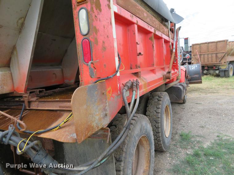 image for item EJ9679 1997 International 4900 dump truck