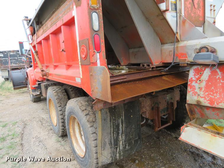 image for item EJ9679 1997 International 4900 dump truck